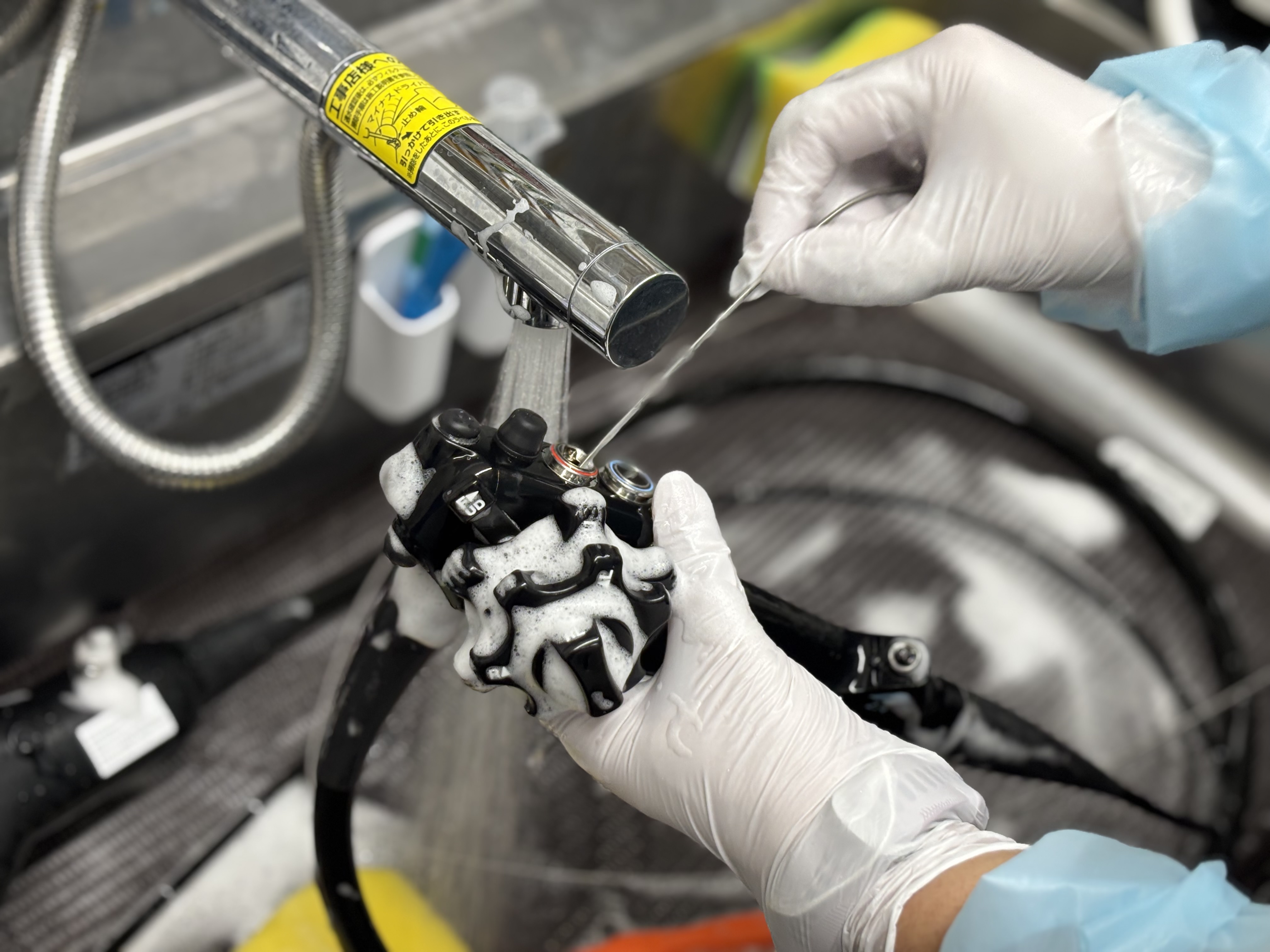 ブラシ洗浄の様子